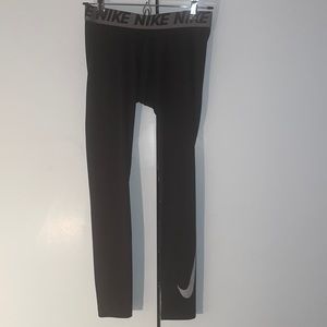 Nike (NWT) black training pants for boys. Size XL.